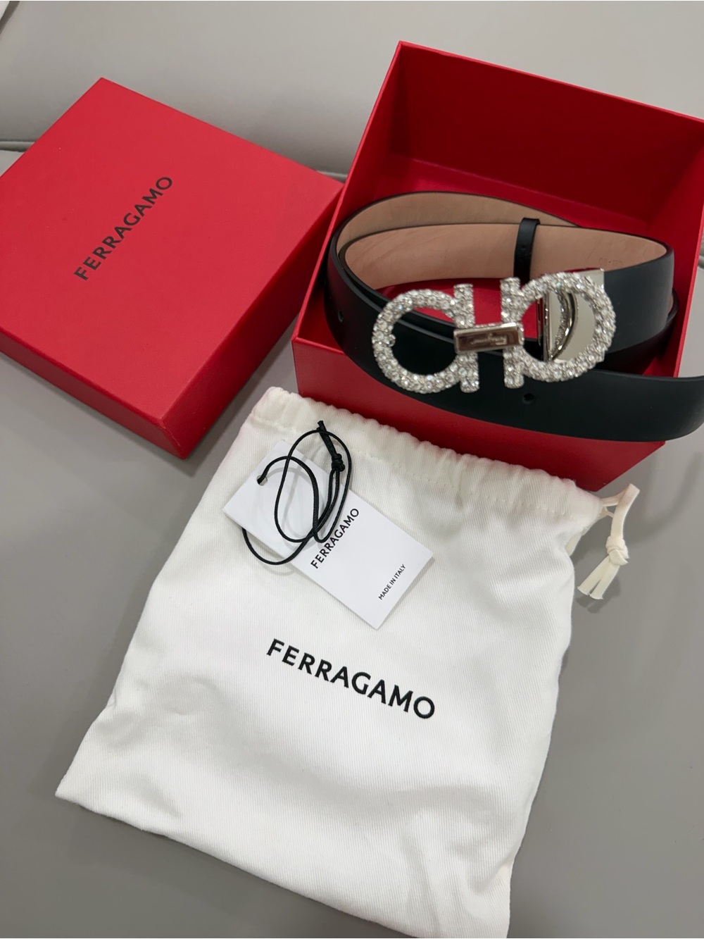 Salvatore Ferragamo Gancini Crystal-Embellished Reversible Leather Belt in Black